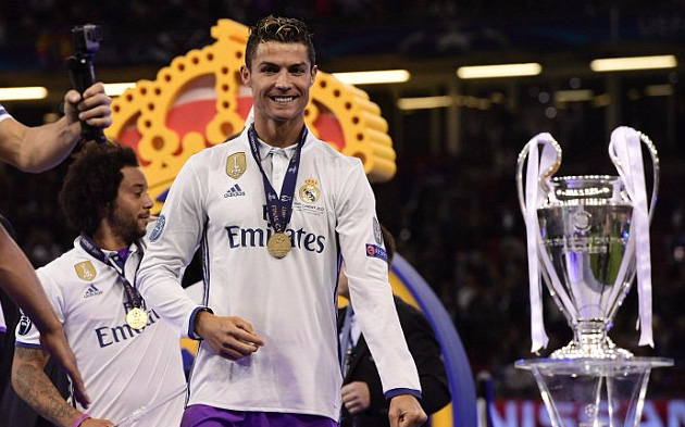 Ronaldo bật khóc sau khi hóa siêu anh hùng giúp Real vô địch Champions League - Ảnh 14.