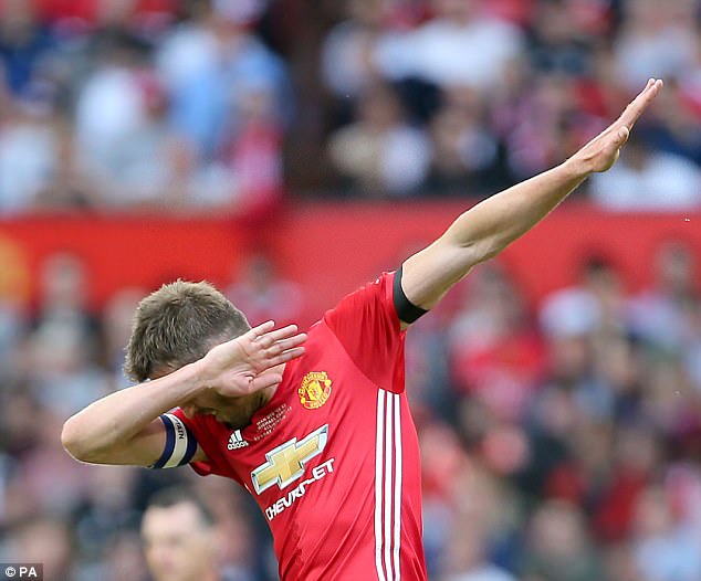 D&agrave;n sao Man Utd một thời tề tựu trong trận đấu t&ocirc;n vinh Carrick - Ảnh 3.