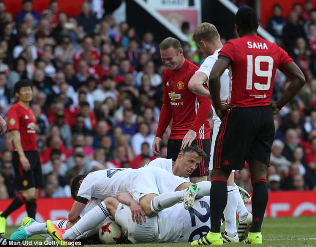 Dàn sao Man Utd một thời tề tựu trong trận đấu tôn vinh Carrick - Ảnh 11.