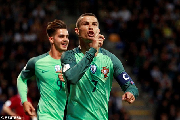 Ronaldo lập cú đúp, Bồ Đào Nha thắng 5 trận liên tiếp - Ảnh 2.