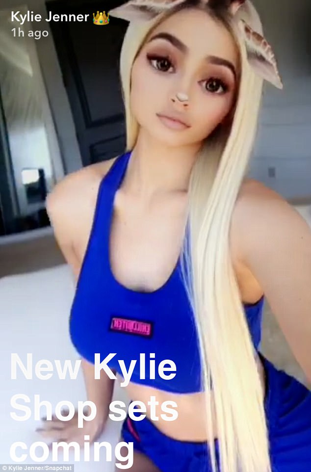 Kylie Jenner chiêu đãi fan loạt ảnh cực hot khi vừa lọt top 100 sao kiếm nhiều tiền nhất - Ảnh 5.