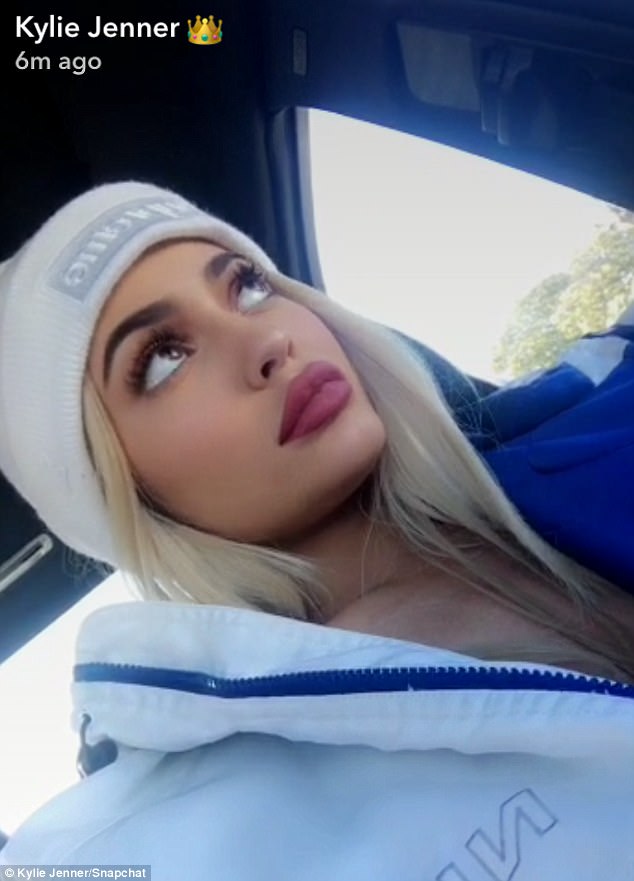 Kylie Jenner chiêu đãi fan loạt ảnh cực hot khi vừa lọt top 100 sao kiếm nhiều tiền nhất - Ảnh 7.