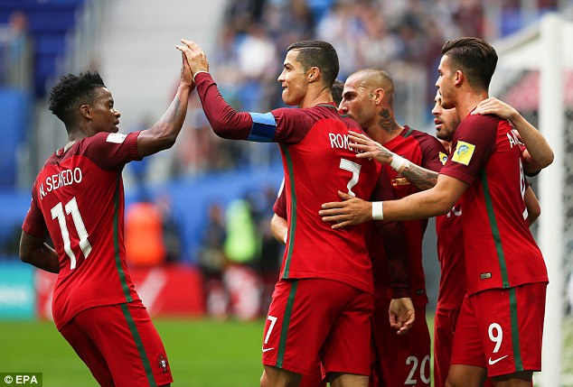 Ronaldo lại ghi b&agrave;n, Bồ Đ&agrave;o Nha v&agrave;o b&aacute;n kết Confed Cup - Ảnh 3.
