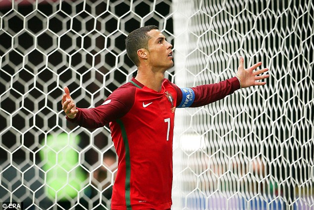 Ronaldo lại ghi bàn, Bồ Đào Nha vào bán kết Confed Cup - Ảnh 2.