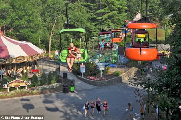 Tin tức thế giới: Cô bé 14 tuổi rơi từ đu quay cao 7,5m trong công viên giải trí ở Mỹ - Ảnh 4.