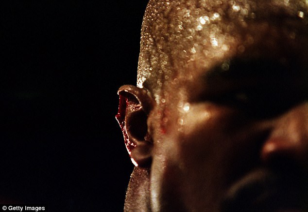 Tr&ograve;n 20 năm ng&agrave;y v&otilde; sĩ th&eacute;p Mike Tyson cắn đứt tai Holyfield - Ảnh 4.