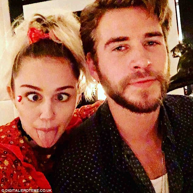 Miley Cyrus bị gọi là hư hỏng, nhưng giờ cô ấy vẫn ở bên người mình từng hôn 8 năm trước! - Ảnh 3.