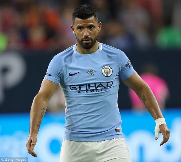 25 năm trước, Premier League chỉ c&oacute; 13 cầu thủ nước ngo&agrave;i - Ảnh 1.