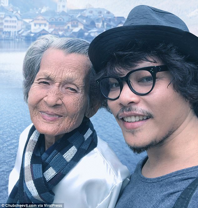 Nhiếp ảnh gia Thái Lan đưa mẹ đi du lịch vòng quanh thế giới bằng một cách rất cảm động - Ảnh 1.