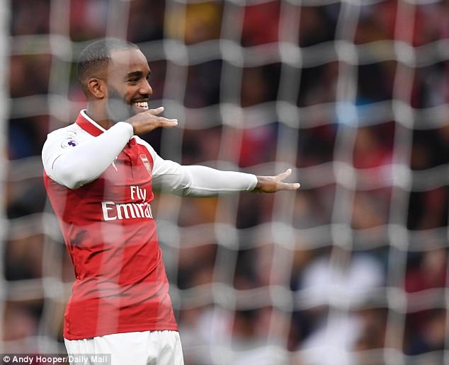 Lacazette ghi danh vào lịch sử ngay trận ra mắt Premier League - Ảnh 2.