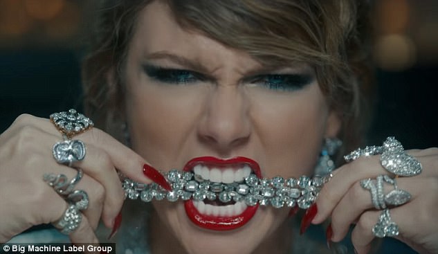 Bị xỉa xói trong MV LWYMMD, Kanye liền diện áo in khẩu hiệu to đùng để chế giễu lại Taylor Swift? - Ảnh 4.