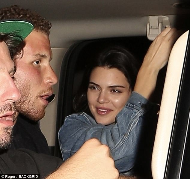 Một tay bắt hai cá, Kendall Jenner vừa yêu rapper lại vừa hẹn hò siêu sao bóng rổ - Ảnh 4.