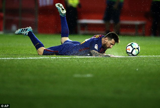 Messi im tiếng, Barca thắng đậm nhờ 2 bàn phản lưới nhà - Ảnh 11.