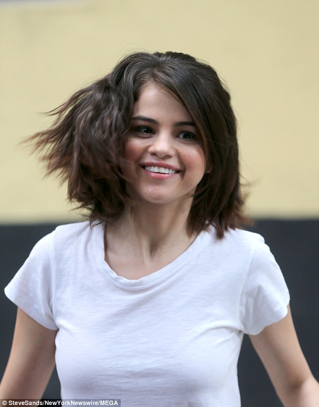 10 năm rồi, Selena Gomez vẫn không chịu già mà cứ trẻ mãi như thời công chúa Disney! - Ảnh 1.