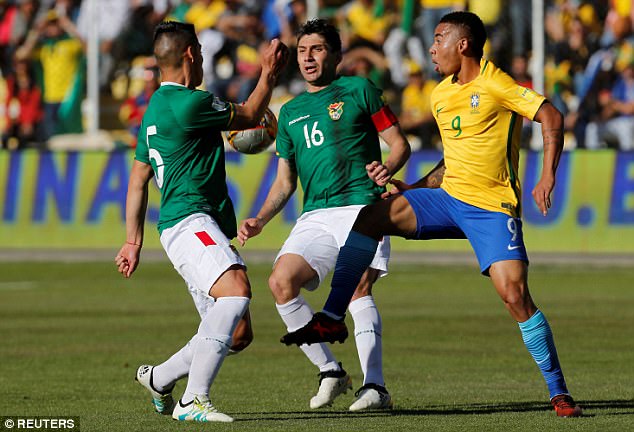 Neymar và đồng đội tuyển Brazil phải thở oxy sau trận hòa Bolivia - Ảnh 3.