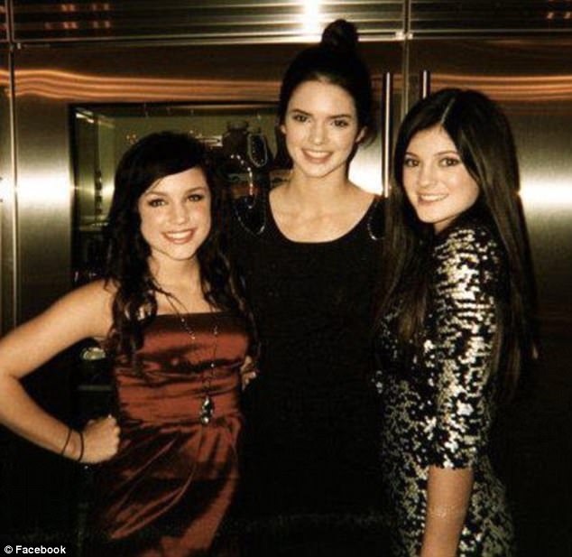 Hóa ra chị em Kardashian còn có một cô em họ với nhan sắc quyến rũ không kém Kendall - Ảnh 6.
