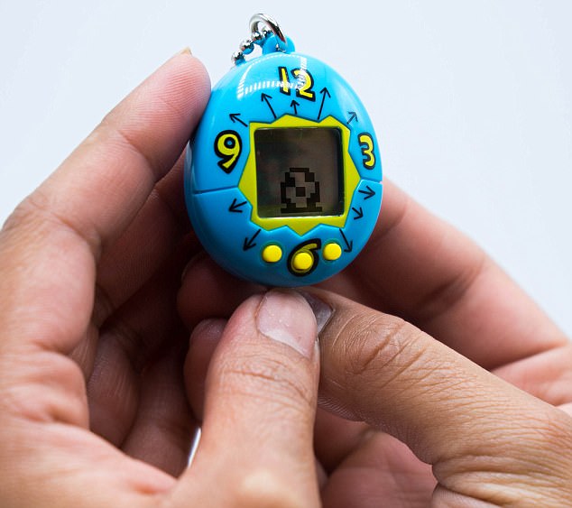 Nuôi gà ảo Tamagotchi đã quay trở lại và lợi hại hơn xưa - Ảnh 1.