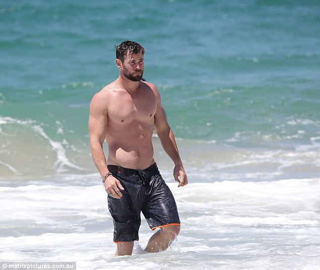 Thân hình đẹp như một vị thần, thảo nào Chris Hemsworth được chọn đóng vai Thor! - Ảnh 3.