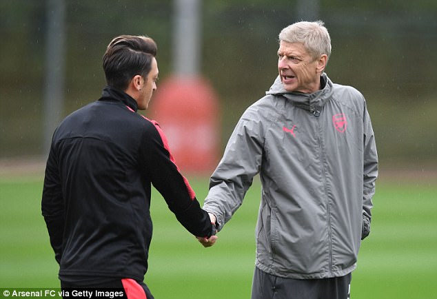 Ozil để lộ chuyện sang Man Utd v&agrave;o cuối m&ugrave;a - Ảnh 2.