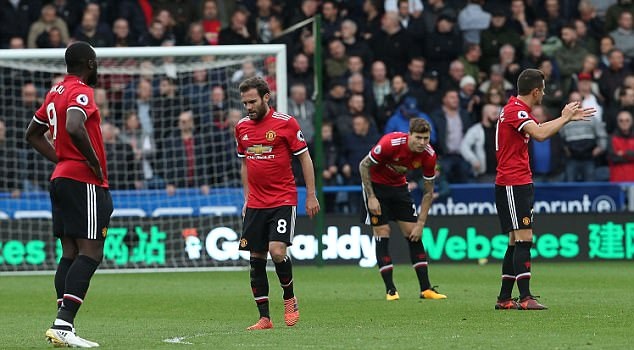 Mourinho: Các cầu thủ nên tự đi mà giải thích với truyền thông - Ảnh 5.