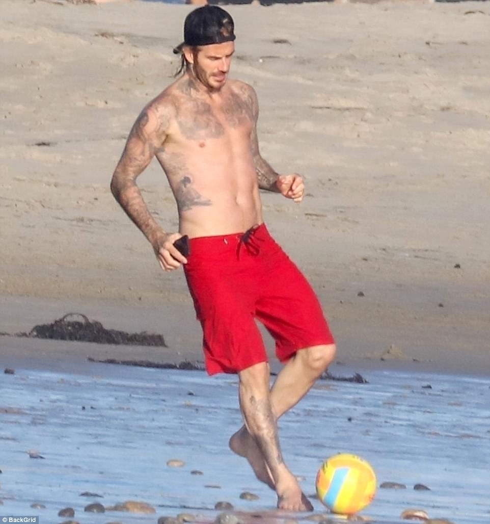 Harper giờ đã 6 tuổi nhưng với Beckham thì vẫn luôn là em bé nhỏ nhắn cần được bế bồng - Ảnh 10. Harper giờ đã 6 tuổi nhưng với Beckham thì vẫn luôn là em bé nhỏ nhắn cần được bế bồng - Ảnh 10.