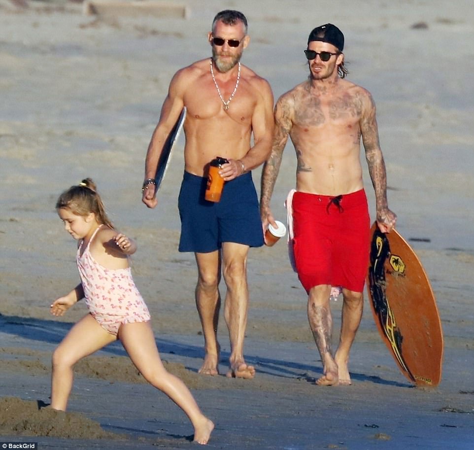 Harper giờ đã 6 tuổi nhưng với Beckham thì vẫn luôn là em bé nhỏ nhắn cần được bế bồng - Ảnh 6. Harper giờ đã 6 tuổi nhưng với Beckham thì vẫn luôn là em bé nhỏ nhắn cần được bế bồng - Ảnh 6.