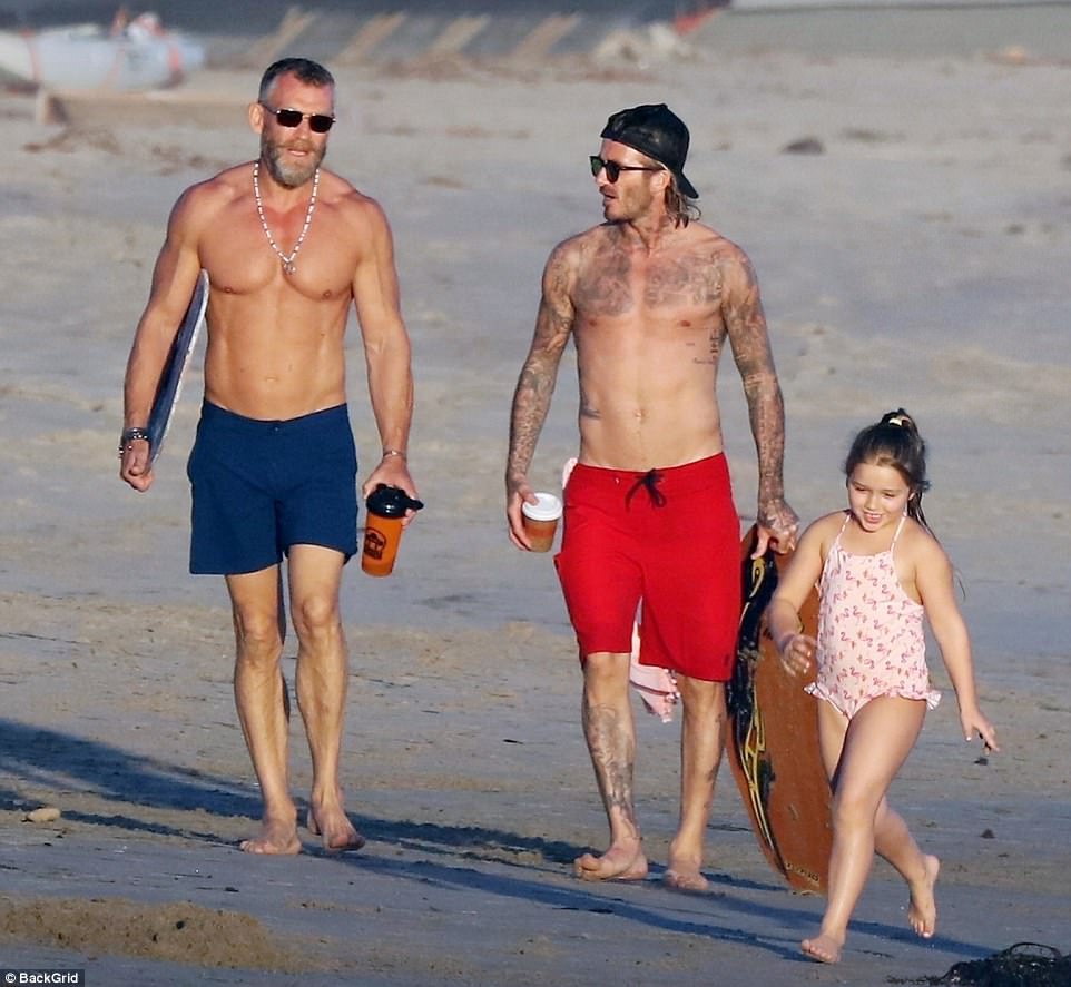 Harper giờ đã 6 tuổi nhưng với Beckham thì vẫn luôn là em bé nhỏ nhắn cần được bế bồng - Ảnh 4. Harper giờ đã 6 tuổi nhưng với Beckham thì vẫn luôn là em bé nhỏ nhắn cần được bế bồng - Ảnh 4.