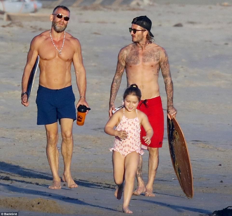 Harper giờ đã 6 tuổi nhưng với Beckham thì vẫn luôn là em bé nhỏ nhắn cần được bế bồng - Ảnh 5. Harper giờ đã 6 tuổi nhưng với Beckham thì vẫn luôn là em bé nhỏ nhắn cần được bế bồng - Ảnh 5.