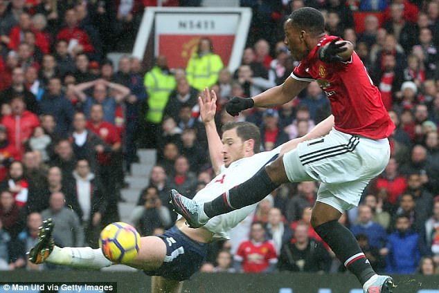 Mourinho: Lấy thất bại của đời cầu thủ làm thành công trên ghế huấn luyện - Ảnh 1.