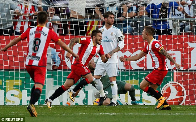 Ronaldo tịt ngòi, Real thua sốc, để Barca bỏ xa 8 điểm - Ảnh 7.