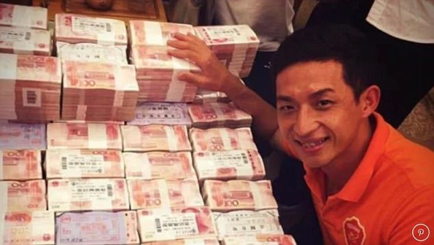 Đội bóng Trung Quốc thưởng nóng gần 90 tỷ đồng sau khi lên hạng - Ảnh 1.