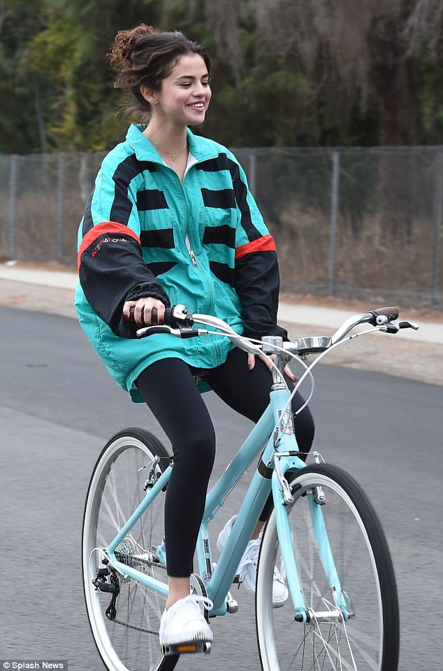 Justin Bieber bị bắt gặp qua đ&ecirc;m ở nh&agrave; Selena Gomez d&ugrave; chỉ l&agrave; bạn b&egrave; - Ảnh 7.