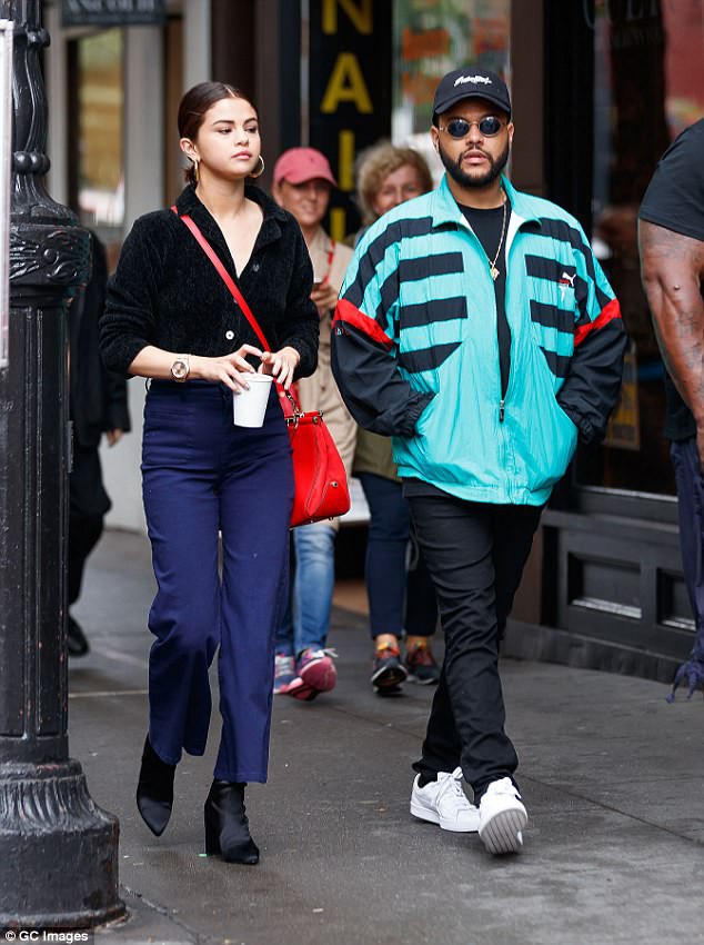 Justin Bieber bị bắt gặp qua đ&ecirc;m ở nh&agrave; Selena Gomez d&ugrave; chỉ l&agrave; bạn b&egrave; - Ảnh 8.