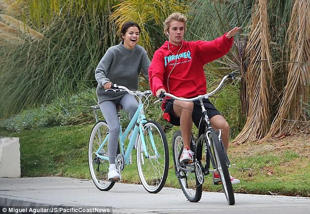 Cố chứng minh mình đã ngoan, nhưng Justin Bieber vẫn bị gia đình Selena lạnh nhạt - Ảnh 1.