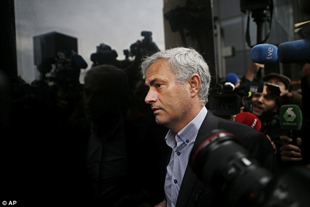 Mourinho nộp 3 triệu bảng sau khi hầu tòa, thoát tội trốn thuế - Ảnh 2.
