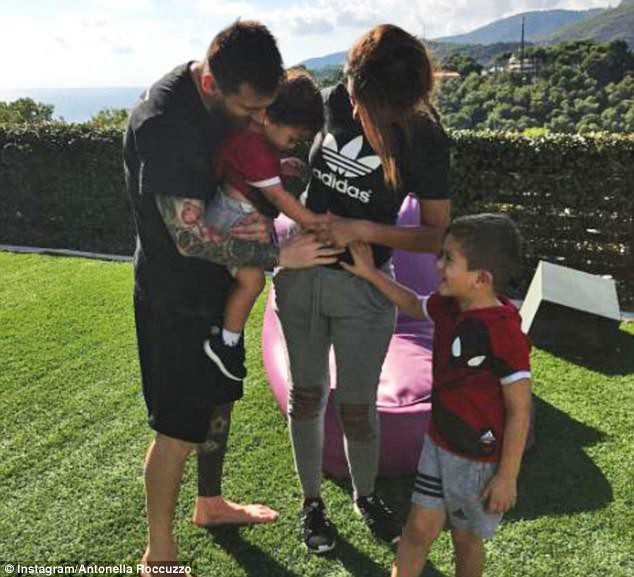 Vợ Messi xác nhận giới tính đứa con thứ ba - Ảnh 1.