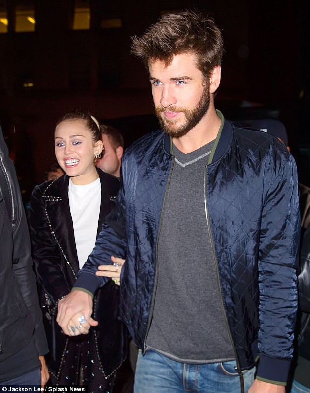 Miley Cyrus và Liam Hemsworth đã làm đám cưới bí mật từ 6 tháng trước? - Ảnh 2.