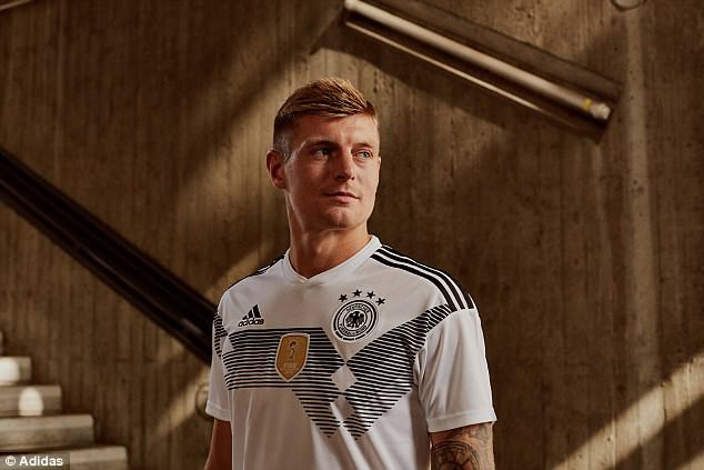 Cận cảnh áo đấu của Đức, Argentina, Tây Ban Nha ở World Cup 2018 - Ảnh 2.