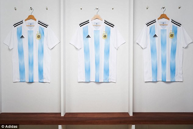 Cận cảnh &aacute;o đấu của Đức, Argentina, T&acirc;y Ban Nha ở World Cup 2018 - Ảnh 7.