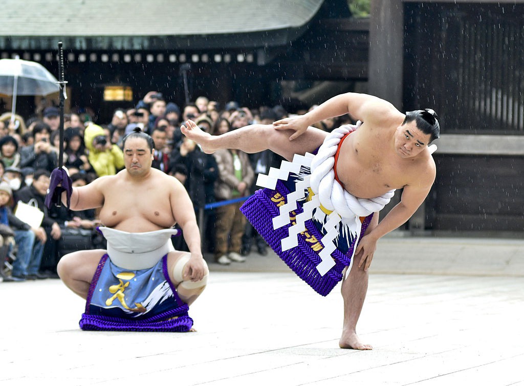 Huyền thoại làng Sumo Nhật Bản đánh vỡ sọ đồng nghiệp bằng chai bia - Ảnh 3.