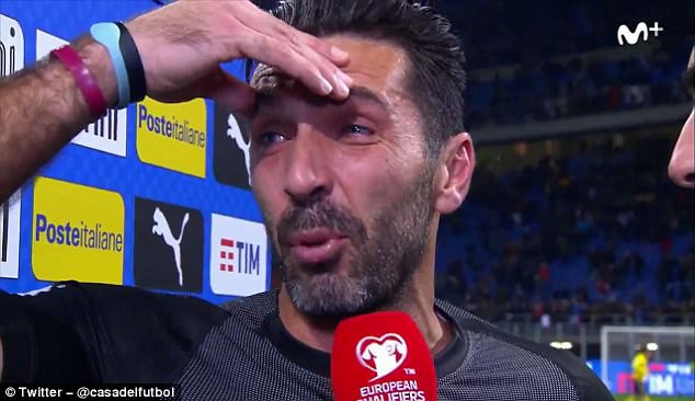 Buffon khóc nức nở, thông báo chia tay đội tuyển Italia - Ảnh 1.