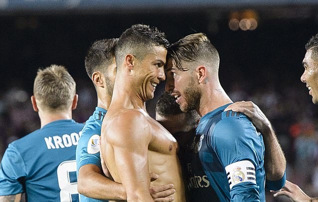 Ronaldo và Ramos khẩu chiến khiến nội bộ Real căng thẳng - Ảnh 2.