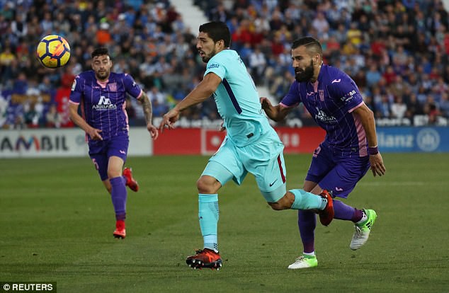 Suarez lập cú đúp, Barca nâng cách biệt với Real Madrid lên thành 10 điểm - Ảnh 3.