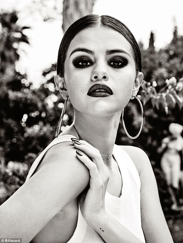 Selena Gomez đẹp lộng lẫy trên tạp chí, lần đầu lên tiếng về việc chia tay The Weeknd và tái hợp Justin Bieber - Ảnh 9.