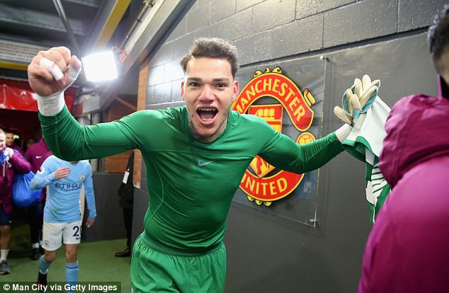 Ederson: Ý nghĩa những hình xăm và nỗ lực thoát nghèo của kẻ bị bỏ rơi - Ảnh 2.