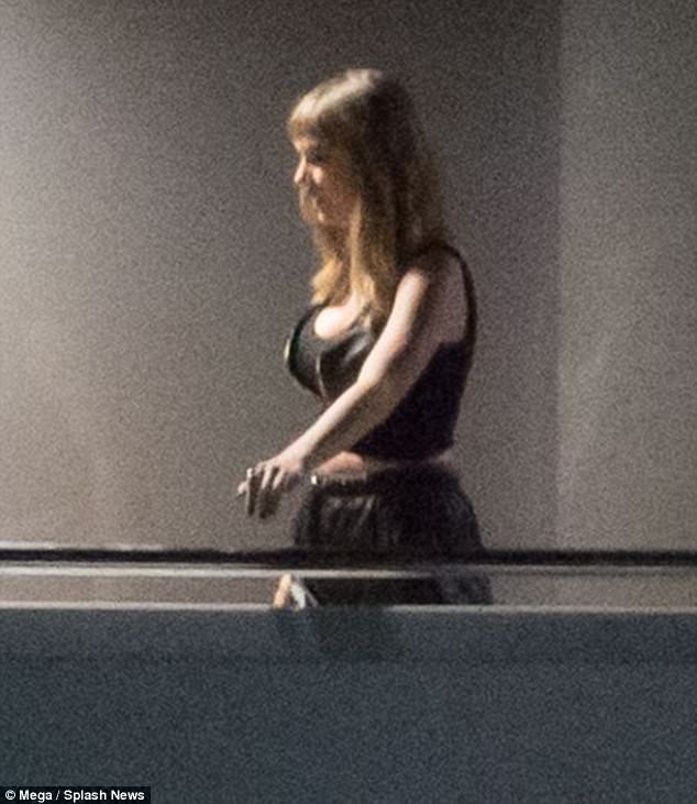 Vòng 1 lại lớn hơn xưa, từ hôm nay có thể gọi Taylor Swift là người đẹp ngực khủng - Ảnh 8. Vòng 1 lại lớn hơn xưa, từ hôm nay có thể gọi Taylor Swift là người đẹp ngực khủng - Ảnh 8.