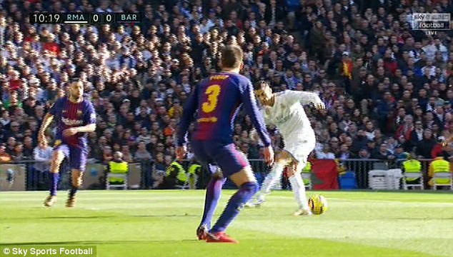 Khu&ocirc;n mặt đ&aacute;ng thương của Ronaldo bị antifan chế giễu - Ảnh 7.