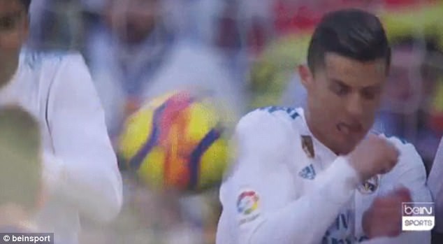 Khuôn mặt đáng thương của Ronaldo bị antifan chế giễu - Ảnh 2.