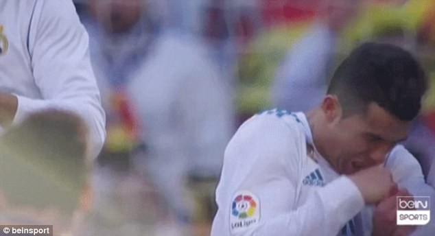 Khuôn mặt đáng thương của Ronaldo bị antifan chế giễu - Ảnh 3.
