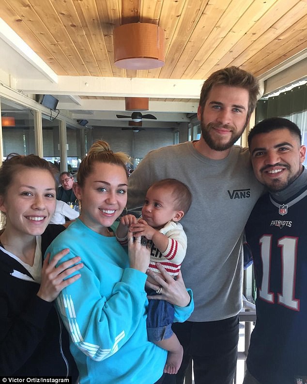 Chưa cần cưới, Miley Cyrus và Liam Hemsworth đã lên kế hoạch có một thiên thần nhỏ vào năm tới - Ảnh 1.